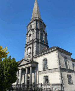 A large castle for day tours. 