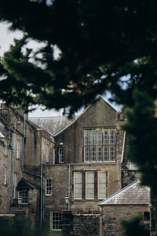 An image of an old Irish home