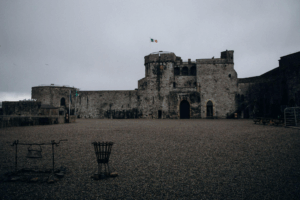 This photo shows a castle.